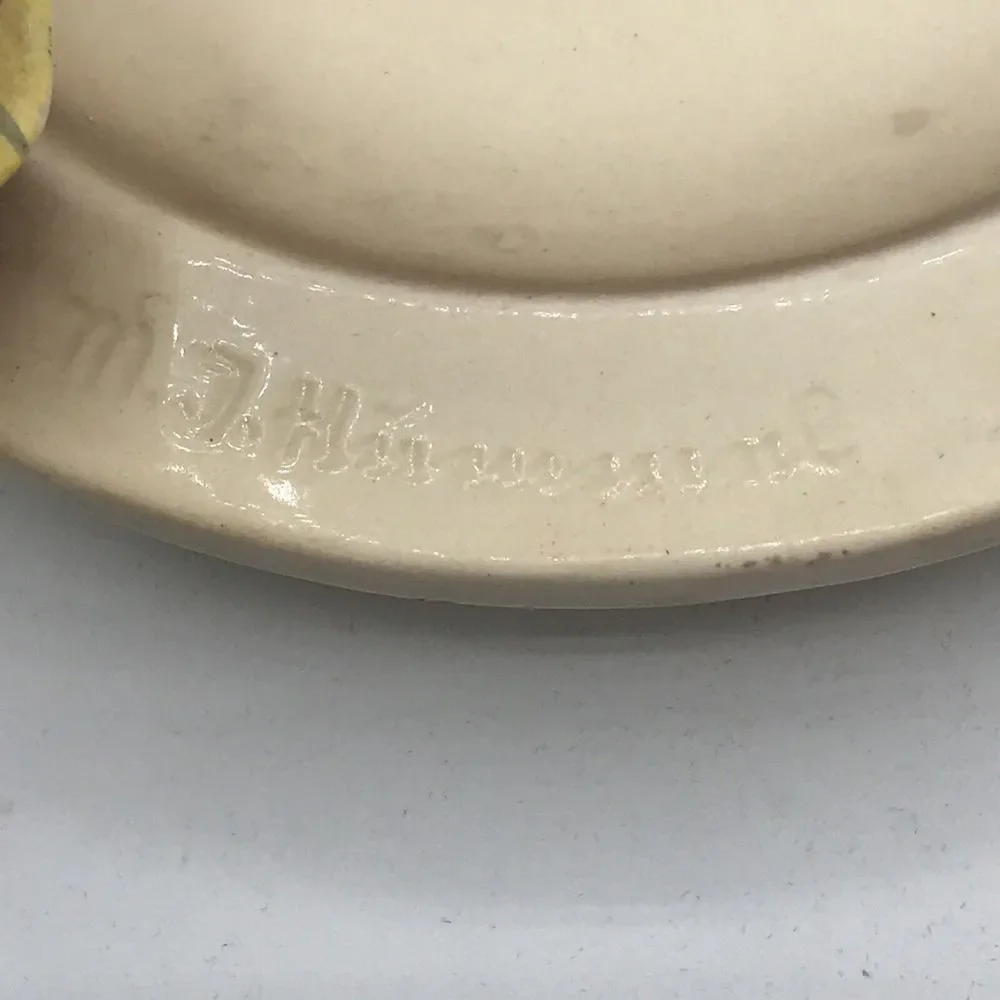 GOEBEL HUMMEL 34 SINGING LESSONS ASHTRAY BOY With BIRD‎ FIGURINE